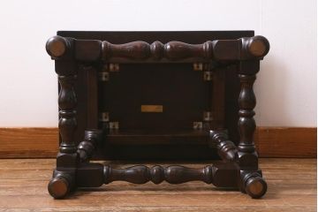 中古　松本民芸家具　引き物加工の脚が目を引くクラシカルなB型スツール・テーブル(サイドテーブル)(R-039671)