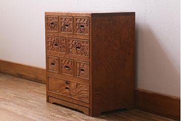 中古　伝統工芸　軽井沢彫り　桜の彫りが美しい小引き出し(R-039673)