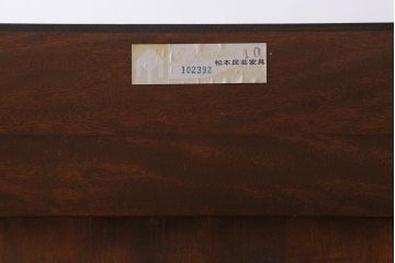 中古　松本民芸家具　クラシカルな雰囲気漂うF型食器棚(カップボード、飾り棚、収納棚、サイドボード、サイドキャビネット)(定価約105万円)