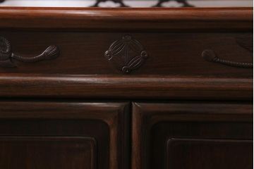中古　民芸家具　漆塗り　紫檀材　大阪唐木指物　中澤唐木　紫峰作　職人こだわりの上質な飾り棚(茶棚、戸棚、収納棚)(R-039683)