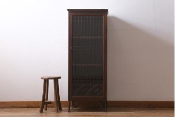 ラフジュ工房オリジナル　古建具リメイク　鉄脚付き　上品な組子の作りが風情漂う戸棚(書院戸、収納棚)(R-039684)