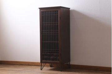 ラフジュ工房オリジナル　古建具リメイク　鉄脚付き　上品な組子の作りが風情漂う戸棚(書院戸、収納棚)(R-039684)