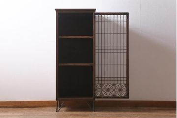 ラフジュ工房オリジナル　古建具リメイク　鉄脚付き　上品な組子の作りが風情漂う戸棚(書院戸、収納棚)(R-039684)