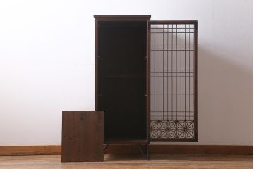 ラフジュ工房オリジナル　古建具リメイク　鉄脚付き　上品な組子の作りが風情漂う戸棚(書院戸、収納棚)(R-039684)
