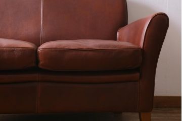 中古　Baxter社(バクスター)　OXFORDINE　ヴィンテージ感あふれるイタリア製の2人掛けレザーソファ(2Pソファ)(定価約160万円)(R-039687)