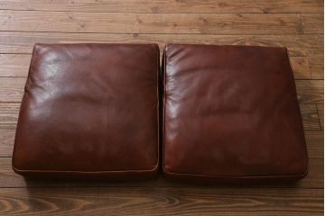 中古　Baxter社(バクスター)　OXFORDINE　ヴィンテージ感あふれるイタリア製の2人掛けレザーソファ(2Pソファ)(定価約160万円)(R-039687)