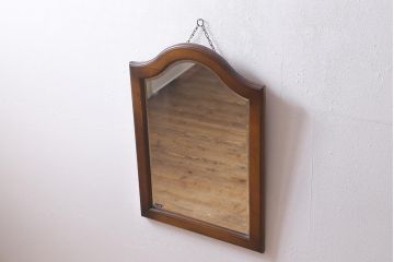 中古　カリモク　クラシカルな雰囲気漂う壁掛けミラー(鏡、ウォールミラー)(R-039693)です。
