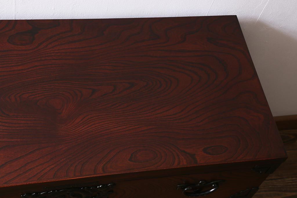 中古　伝統工芸　岩谷堂箪笥　存在感のある豪華な金具が目を惹くローチェスト(箪笥、引き出し、ローボード)(R-039701)