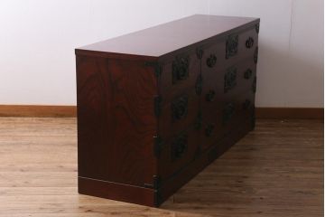 中古　伝統工芸　岩谷堂箪笥　存在感のある豪華な金具が目を惹くローチェスト(箪笥、引き出し、ローボード)(R-039701)
