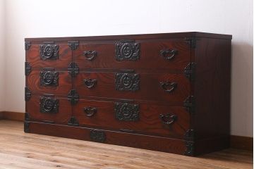 中古　伝統工芸　岩谷堂箪笥　存在感のある豪華な金具が目を惹くローチェスト(箪笥、引き出し、ローボード)(R-039701)