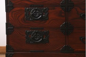 中古　伝統工芸　岩谷堂箪笥　存在感のある豪華な金具が目を惹くローチェスト(箪笥、引き出し、ローボード)(R-039701)