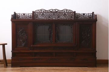 中古　民芸家具　唐木　花梨材　華やかな意匠が存在感を放つサイドボード(キャビネット、飾り棚、カリン材)(定価約180万円)(R-039713)