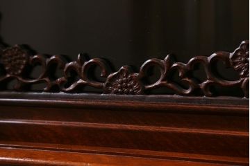 中古　民芸家具　唐木　花梨材　華やかな意匠が存在感を放つサイドボード(キャビネット、飾り棚、カリン材)(定価約180万円)(R-039713)