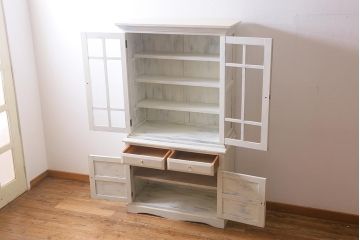 リメイク家具　民芸家具　シャビーなホワイトペイントキャビネット(食器棚、収納棚)(R-039714)