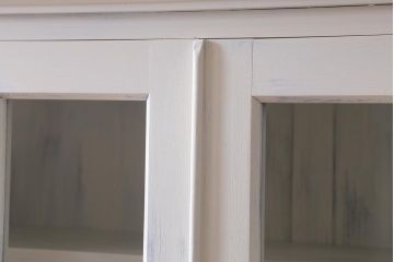 リメイク家具　民芸家具　シャビーなホワイトペイントキャビネット(食器棚、収納棚)(R-039714)