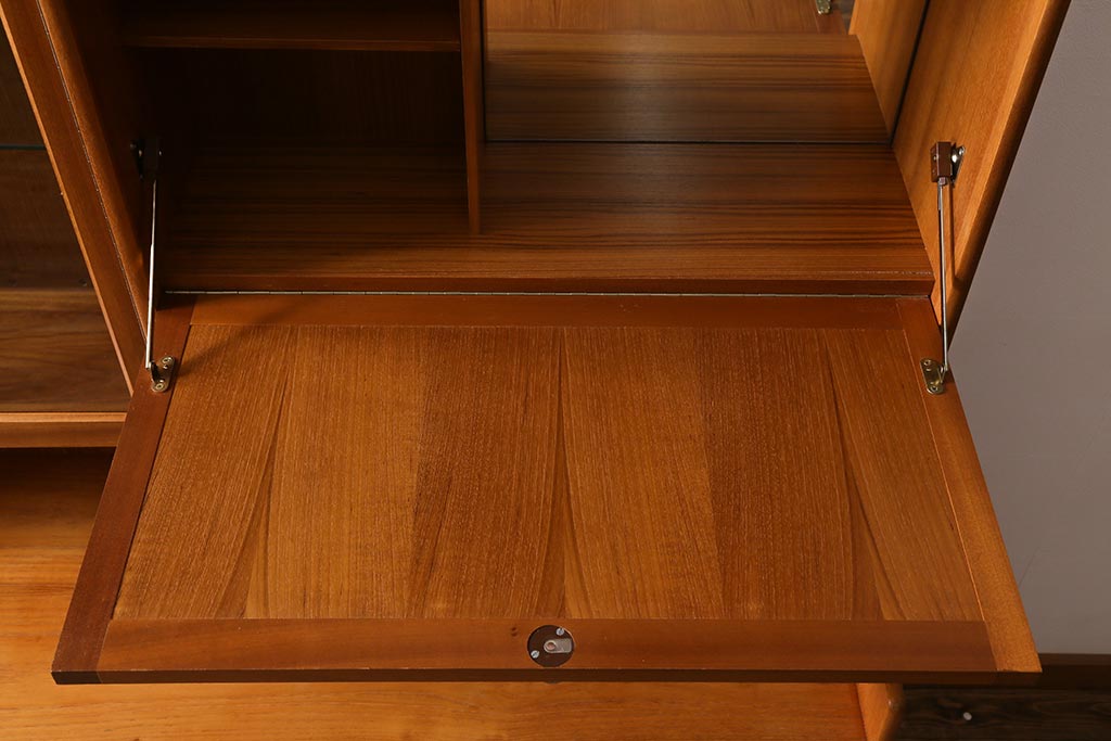 ヴィンテージ家具　北欧ビンテージ　nathan社(ネイサン)　チーク材　収納力抜群のウォールユニット(キャビネット、食器棚)(R-039716)