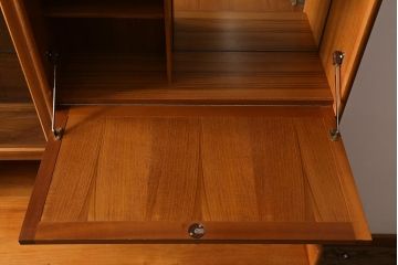 ヴィンテージ家具　北欧ビンテージ　nathan社(ネイサン)　チーク材　収納力抜群のウォールユニット(キャビネット、食器棚)(R-039716)