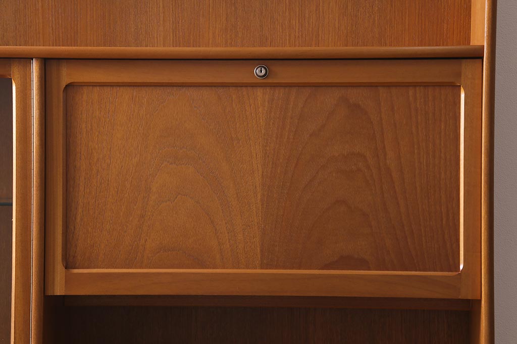 ヴィンテージ家具　北欧ビンテージ　nathan社(ネイサン)　チーク材　収納力抜群のウォールユニット(キャビネット、食器棚)(R-039716)