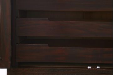 中古　伝統工芸　軽井沢彫り　咲き誇る桜の浮き彫りが目を引く重ね衣装箪笥(和タンス、引き出し、衣装盆付き、着物箪笥)(R-039717)