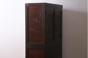 中古　伝統工芸　軽井沢彫り　咲き誇る桜の浮き彫りが目を引く重ね衣装箪笥(和タンス、引き出し、衣装盆付き、着物箪笥)(R-039717)