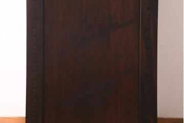中古　伝統工芸　軽井沢彫り　咲き誇る桜の浮き彫りが目を引く重ね衣装箪笥(和タンス、引き出し、衣装盆付き、着物箪笥)(R-039717)