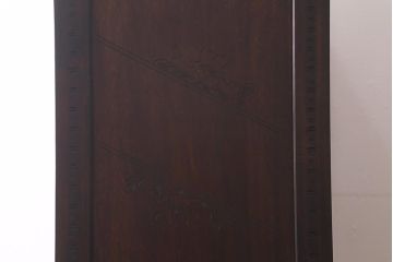 中古　伝統工芸　軽井沢彫り　咲き誇る桜の浮き彫りが目を引く重ね衣装箪笥(和タンス、引き出し、衣装盆付き、着物箪笥)(R-039717)