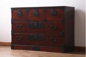 中古　伝統工芸　岩谷堂箪笥　存在感のある豪華な金具が目を惹くサイドボード(整理箪笥、ローチェスト、テレビ台、引き出し)(R-039718)