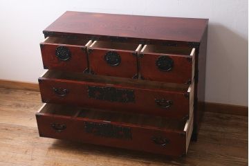中古　伝統工芸　岩谷堂箪笥　存在感のある豪華な金具が目を惹くサイドボード(整理箪笥、ローチェスト、テレビ台、引き出し)(R-039718)