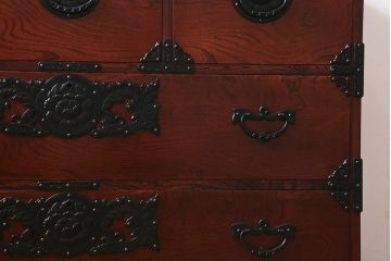 中古　伝統工芸　岩谷堂箪笥　存在感のある豪華な金具が目を惹くサイドボード(整理箪笥、ローチェスト、テレビ台、引き出し)(R-039718)