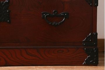 中古　伝統工芸　岩谷堂箪笥　存在感のある豪華な金具が目を惹くサイドボード(整理箪笥、ローチェスト、テレビ台、引き出し)(R-039718)