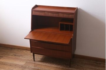 ヴィンテージ家具　北欧ビンテージ　収納たっぷりでおしゃれなライティングビューロー(デスク、机、在宅ワーク、在宅用)(R-039722)