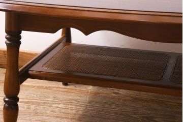 中古　カリモク家具(karimoku)　コロニアルシリーズ　クラシカルな佇まいが魅力のセンターテーブル(リビングテーブル)(R-039723)