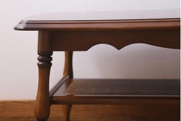 中古　カリモク家具(karimoku)　コロニアルシリーズ　クラシカルな佇まいが魅力のセンターテーブル(リビングテーブル)(R-039723)
