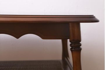 中古　カリモク家具(karimoku)　コロニアルシリーズ　クラシカルな佇まいが魅力のセンターテーブル(リビングテーブル)(R-039723)