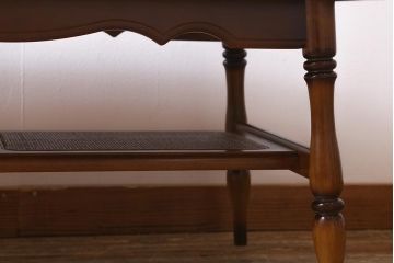 中古　カリモク家具(karimoku)　コロニアルシリーズ　クラシカルな佇まいが魅力のセンターテーブル(リビングテーブル)(R-039723)