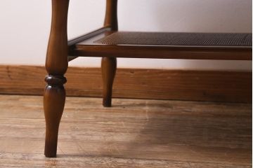 中古　カリモク家具(karimoku)　コロニアルシリーズ　クラシカルな佇まいが魅力のセンターテーブル(リビングテーブル)(R-039723)