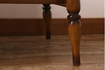 中古　カリモク家具(karimoku)　コロニアルシリーズ　クラシカルな佇まいが魅力のセンターテーブル(リビングテーブル)(R-039723)