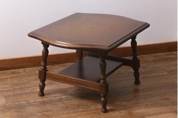 中古　飛騨産業　キツツキマーク　穂高シリーズ　クラシカルな雰囲気漂うサイドテーブル(コーヒーテーブル)(R-039724)