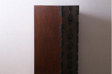 中古　伝統民芸家具　岩谷堂箪笥　観音開き戸付き　豪華な金具が印象的な立長箪笥(ハイチェスト、和タンス)(R-39725)