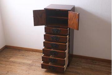 中古　伝統民芸家具　岩谷堂箪笥　観音開き戸付き　豪華な金具が印象的な立長箪笥(ハイチェスト、和タンス)(R-39725)