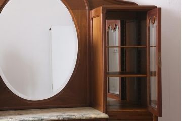 アンティーク家具　フランスアンティーク　ウォールナット材　大理石　上手物!ラウンド型のミラーが目を惹く高級感漂うキャビネット(収納棚、飾り棚、ウォッシュスタンド)(R-039726)