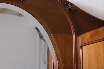 アンティーク家具　フランスアンティーク　ウォールナット材　大理石　上手物!ラウンド型のミラーが目を惹く高級感漂うキャビネット(収納棚、飾り棚、ウォッシュスタンド)(R-039726)