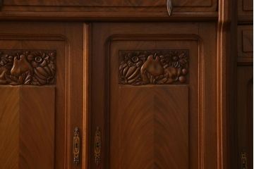 アンティーク家具　フランスアンティーク　ウォールナット材　大理石　上手物!ラウンド型のミラーが目を惹く高級感漂うキャビネット(収納棚、飾り棚、ウォッシュスタンド)(R-039726)