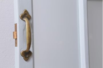 アンティーク建具　和製アンティーク　昭和初期　ペイント　淡い水色が爽やかな木製ドア(扉、開き戸、建具)(R-039727)