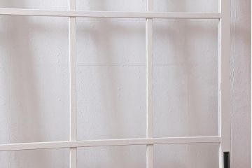 アンティーク建具　和製アンティーク　昭和初期　清潔感漂うホワイトペイントのガラス戸2枚セット(引き戸、建具)(R-039730)