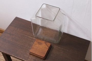 レトロ雑貨　オリエンタルカレー　木製の蓋が魅力的なアンティークのガラスビン(ガラス瓶、角瓶)(R-039732)