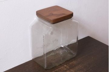 レトロ雑貨　オリエンタルカレー　木製の蓋が魅力的なアンティークのガラスビン(ガラス瓶、角瓶)(R-039733)