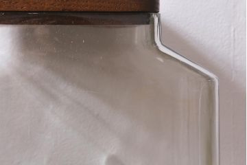 レトロ雑貨　オリエンタルカレー　木製の蓋が魅力的なアンティークのガラスビン(ガラス瓶、角瓶)(R-039733)