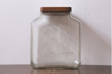 レトロ雑貨　オリエンタルカレー　木製の蓋が魅力的なアンティークのガラスビン(ガラス瓶、角瓶)(R-039733)