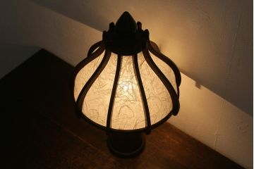 中古　木芸研究会　温かな和の雰囲気を醸し出すスタンドライト(ランプ、卓上照明)(R-039734)